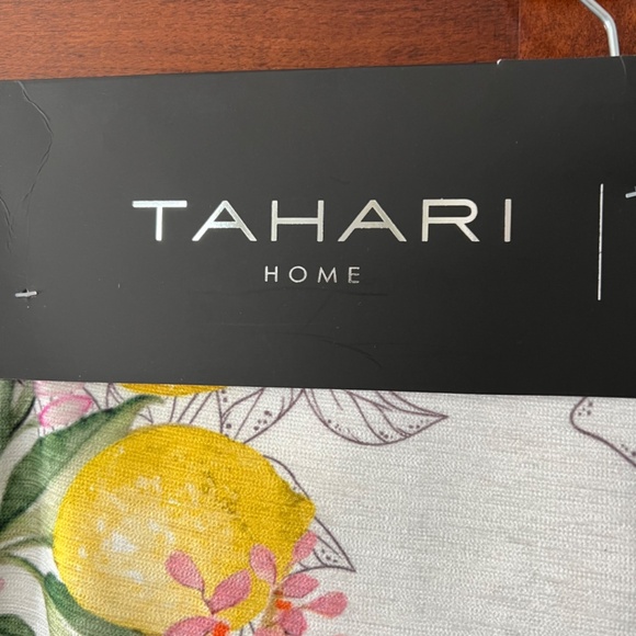 NWOT: Tahari Table Runner 16"x 90 - Picture 5 of 7
